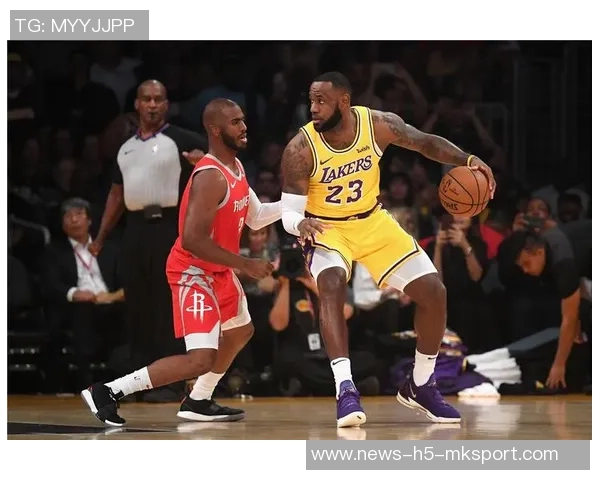 詹姆斯生涯总助攻达13754次距离超越保罗仅差32次